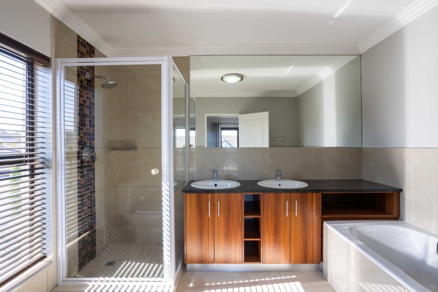 To Let 3 Bedroom Property for Rent in Val De Vie Estate Western Cape